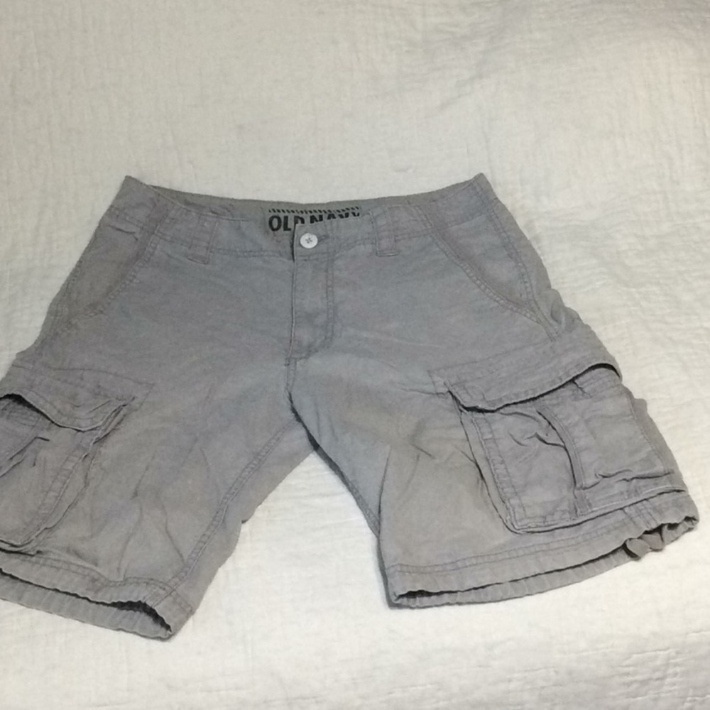 Old Navy light weight cargo shorts Size 30.  M22
